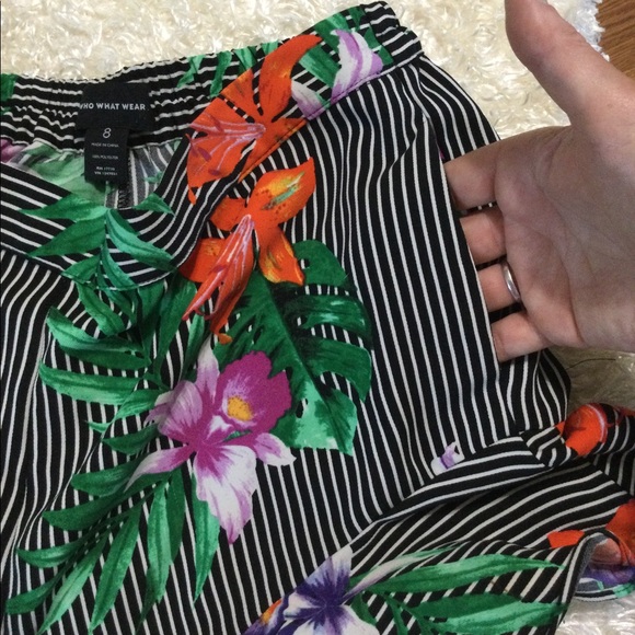 WhoWhatWear Shorts with Flounce 8 - Picture 6 of 8